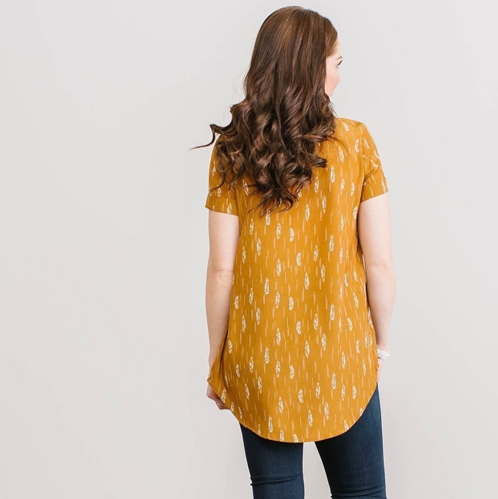 A Dip of Darling Flowy Feather Blouse - Picture 2 of 4